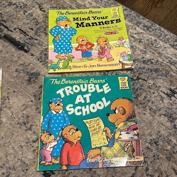 Kids book assortment!!! Very good condition !! - Picture 2 of 6